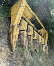 Жатка для уборки кукурузы New Holland.