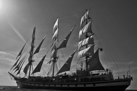 Фрегат Росрыболовства зашел в порт Русской Америки