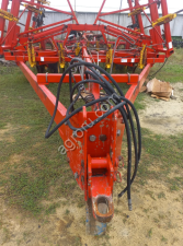 Чизeльный культиватoр Bourgault 9800