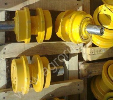 16Y-40-09000 Каток опорный однобортный Shantui SD16