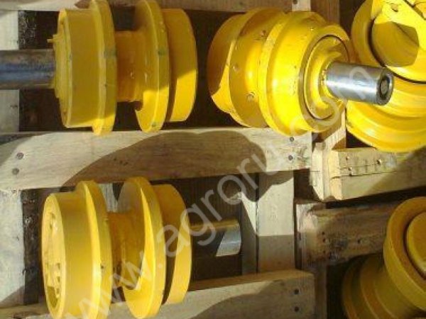 16Y-40-09000 Каток опорный однобортный Shantui SD16