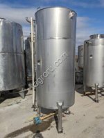 Емкости нержавеющие, объем — 1, 5 куб.м., вертикальные, инв 3056, инв 3058