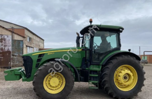 Трактор John Deere 8320R