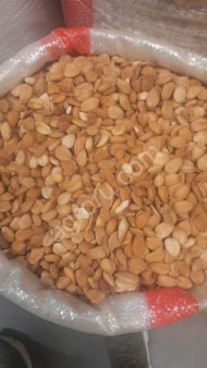 Ядра абрикосовых косточек