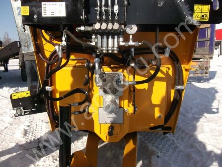 Миксеры-кормораздатчики вместительностью от 5 до 14 м3