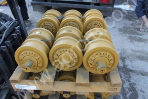 Каток опорный однобортный для Komatsu D375 A-5E