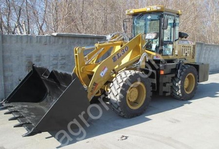 Фронтальный погрузчик YiGong ZL30