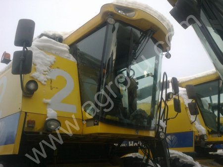 комбайн New Holland TC