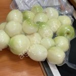 очищенный картофель в вакуумной упаковке.