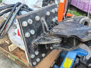 Гидровращатель для экскаватора PB rock ADU 1500
