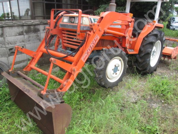 Мини трактор KUBOTA L1-26