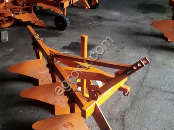 Плуг навесной 3-х корпусный