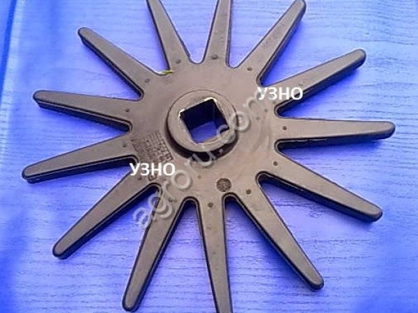 Резиновая звездочка Д-280.. z-13.центральное отверстие 27x27