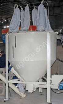 Кормосмеситель вертикальный двухшнековый СВД