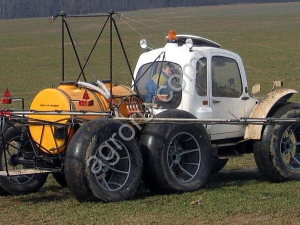 Опрыскиватель Роса самоходный полевой штанговый