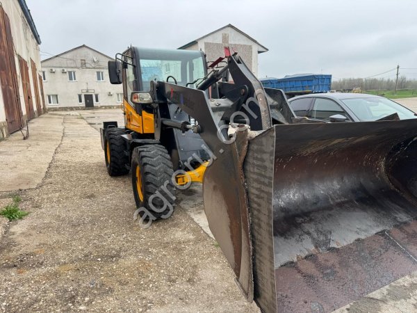 Фронтальный погрузчик