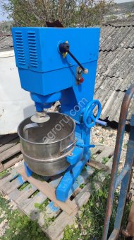 Взбивальная машина 60литров