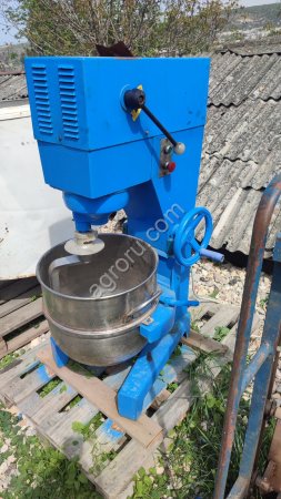 Взбивальная машина 60литров