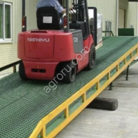 Аппарель для погрузчика , пандус для погрузки погрузчиком.