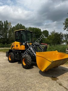 Фронтальный погрузчик BIZON 920