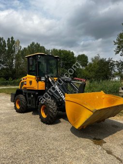 Фронтальный погрузчик BIZON 920