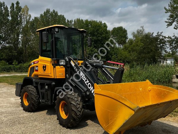 Фронтальный погрузчик BIZON 920