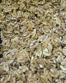 Грецкий орех, бабочка