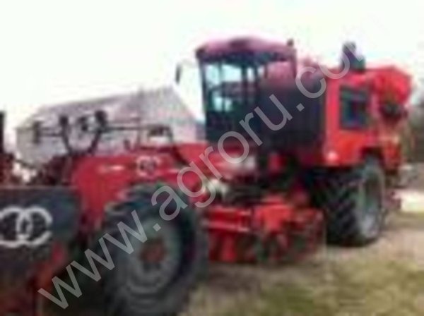 Свеклоуборочный комбайн