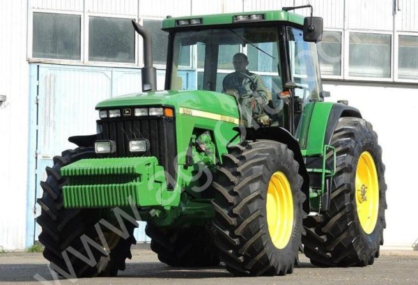 JOHN DEERE 8400, 2000г.