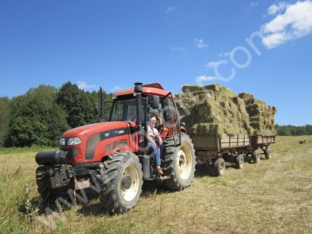 сено в тюках и рулонах