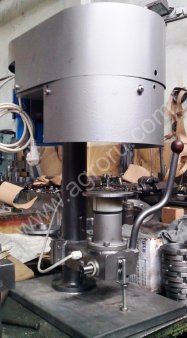 Полуавтоматическая закаточная машина настольного типа