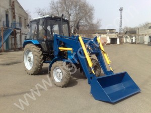 Погрузчик быстромонтируемый ПБМ-800-0 с ковшом 0.8м3