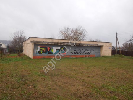 Здание в большом селе недалеко от реки Оки