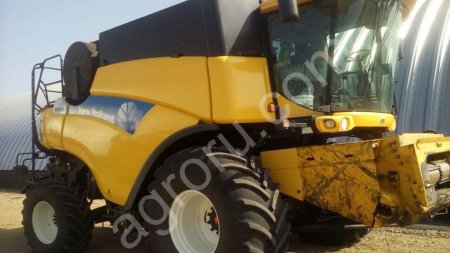 Комбайн New Holland CR-9080