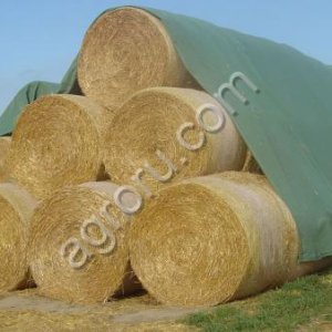 Флис для укрытия скирд сена