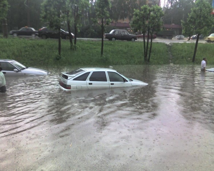 В связи со сложными погодными условиями  гонки на тракторах «Бизон-Трек-Шоу» переносятся на 6 июня 2010 года