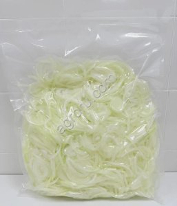 Лук репчатый очищенный кольцами в вакуумной упаковке
