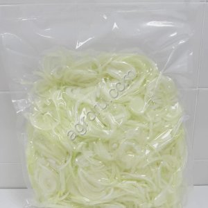 Лук репчатый очищенный кольцами в вакуумной упаковке