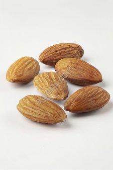 Миндаль жареный целый для кондитерских производств