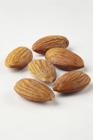 Миндаль жареный целый для кондитерских производств