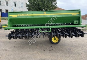 Механическая сеялка точного высева John Deere 455