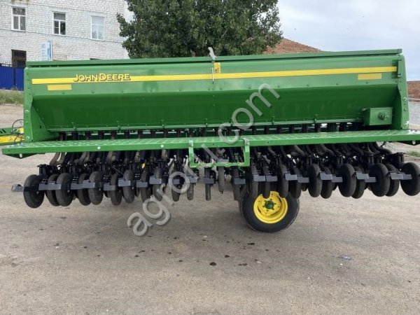 Механическая сеялка точного высева John Deere 455