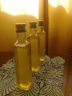 Масло семян кунжута сыро-давленное.