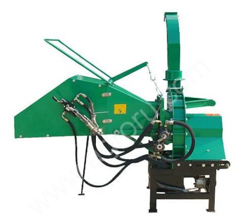 Навесной измельчитель веток, сучьев и древесных отходов.