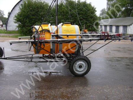 Самоходный опрыскиватель на колесах сверхнизкого давления