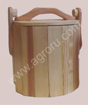 Натуральный мед в деревянных бочонках