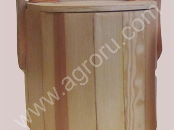 Натуральный мед в деревянных бочонках