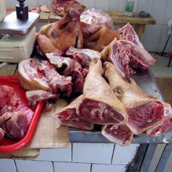 Глава АЗК РК назвал рост цен на мясо перед праздниками криминалом