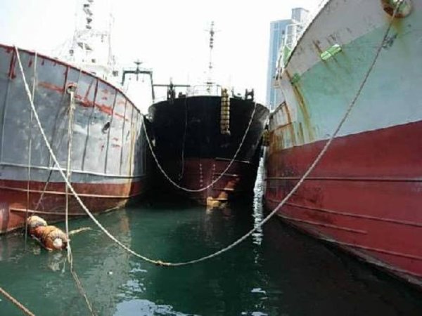 Судостроительный завод посылает сигнал SOS