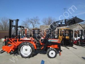 трактор KUBOTA L1-225D